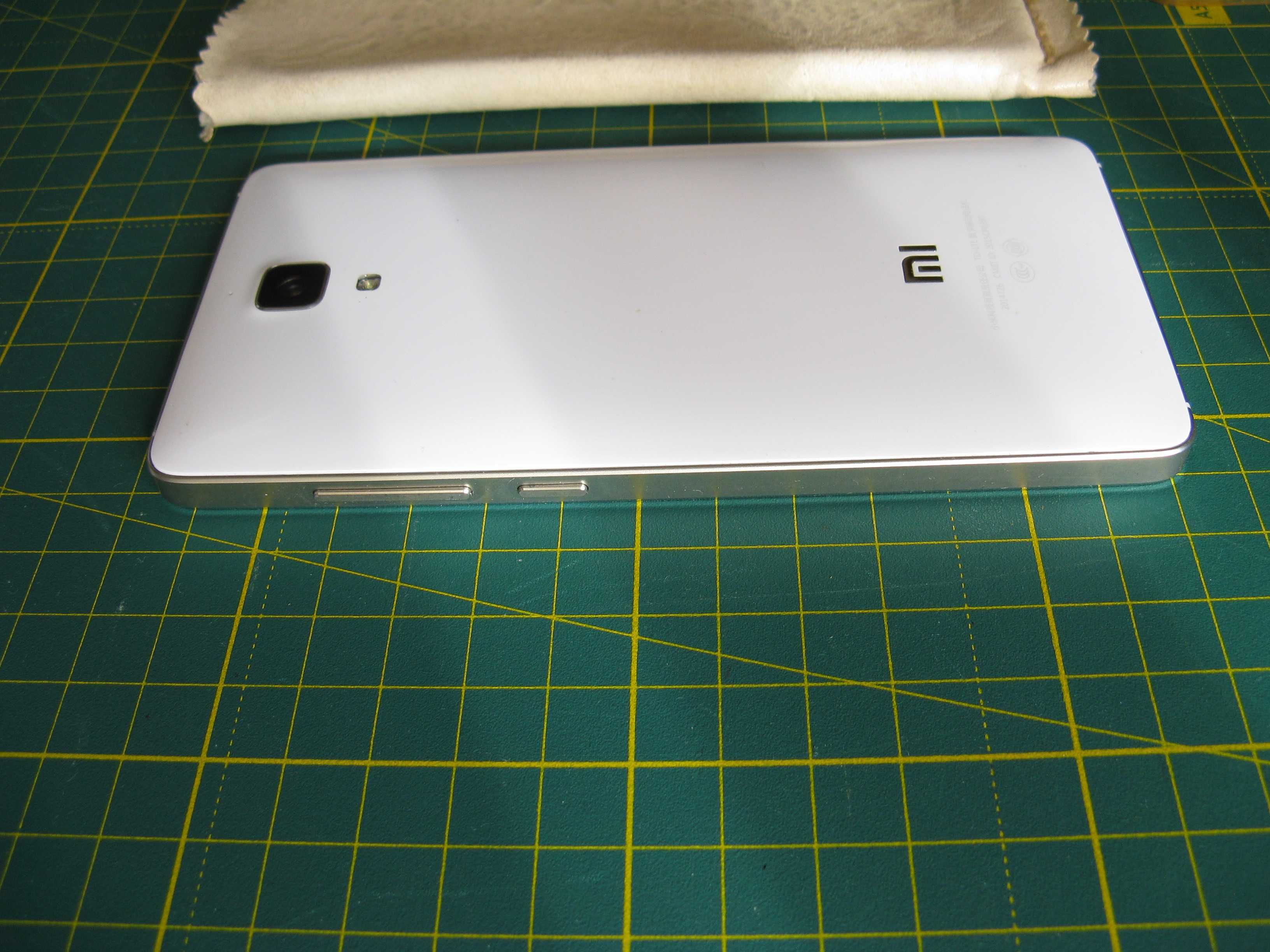 Смартфон Xiaomi Mi4