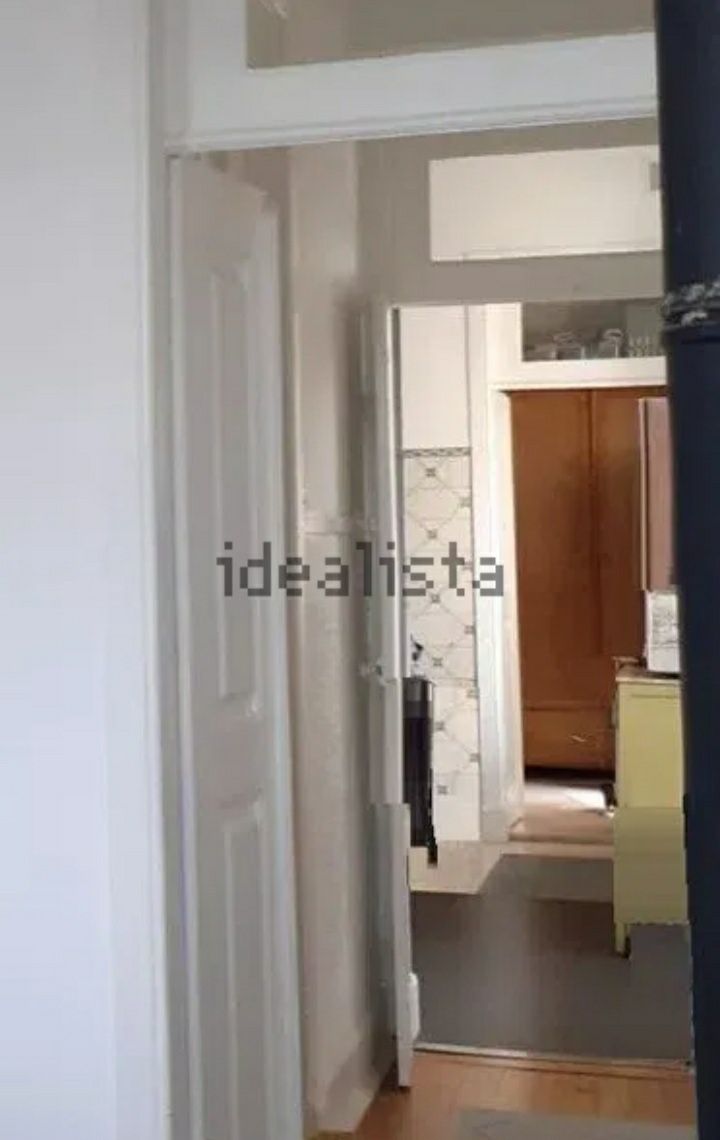 Casa com duas habitações e grande jardim