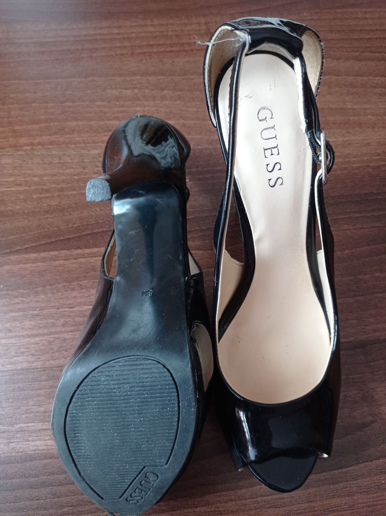 Szpulki damskie lakierowane, czarne Guess