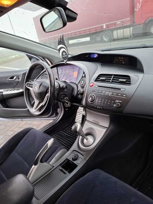 Honda Civic 8 UFO 2.2 diesel, super stan, hak, czujniki parkowania