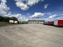 Продаються виробничо-складські приміщення з ділянкою 2,12га.