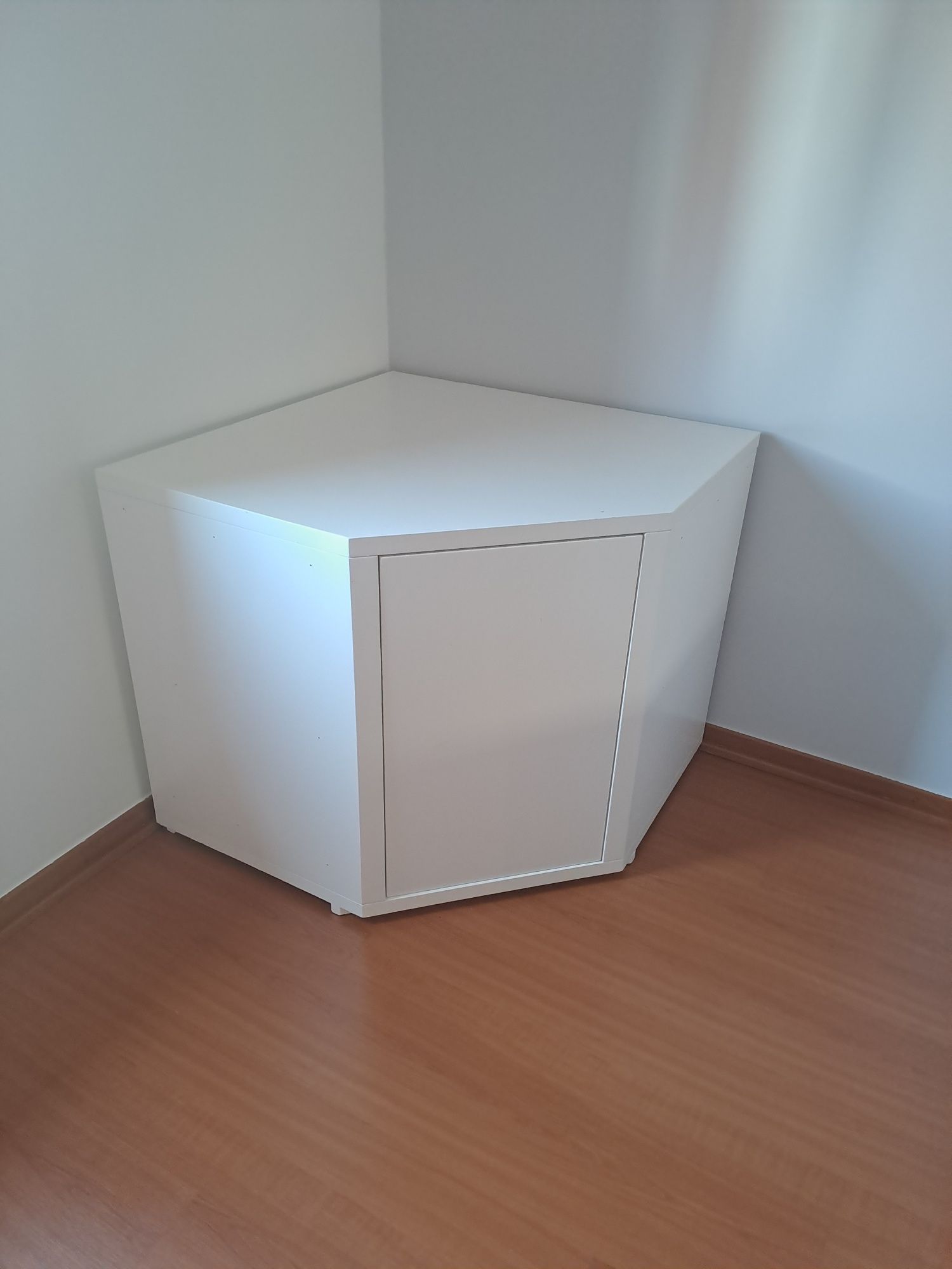 Mesa ( secretaria )e móvel de canto