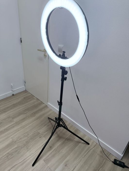 Luminária grande excelente para produção de conteúdos