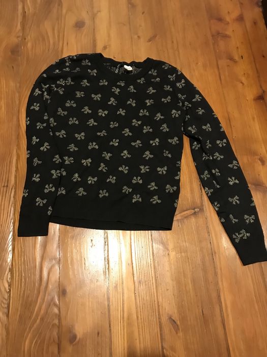 Czarny sweterek marki H&M rozmiar 40