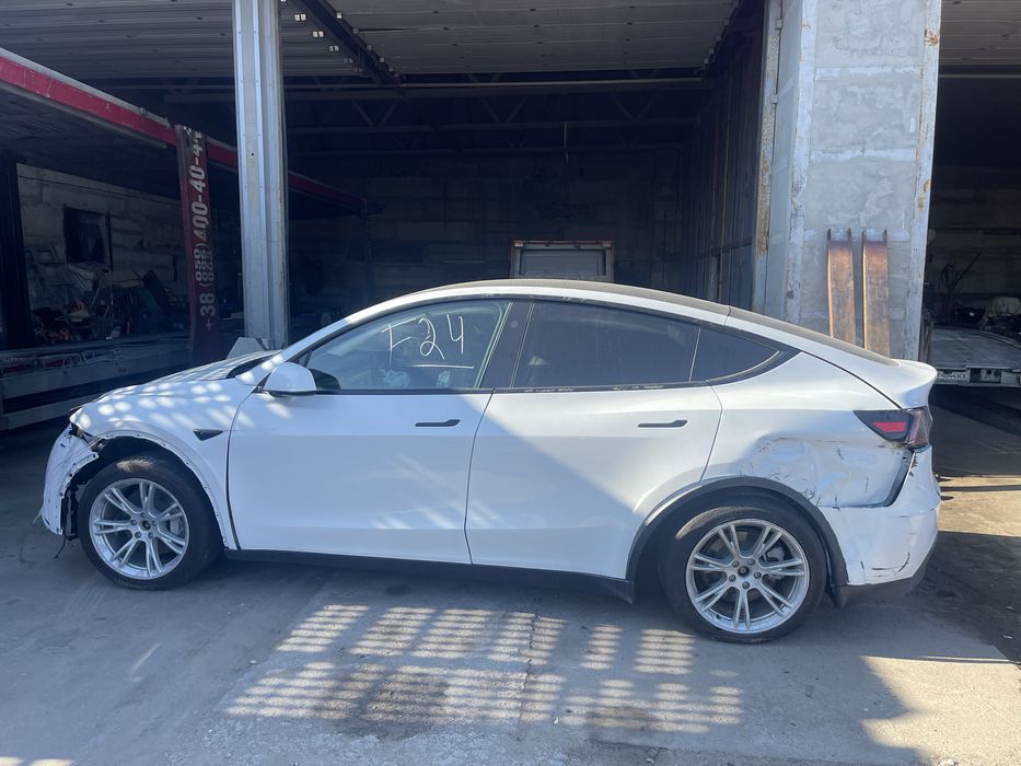 Tesla Model Y Long Range Dual Motor 03/2024