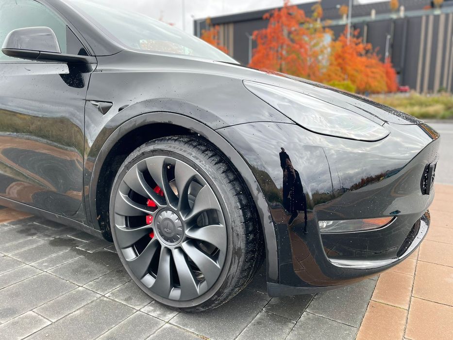 Tesla Model Y Performance  Одесса,Интересует обменна квартиру в Одессе