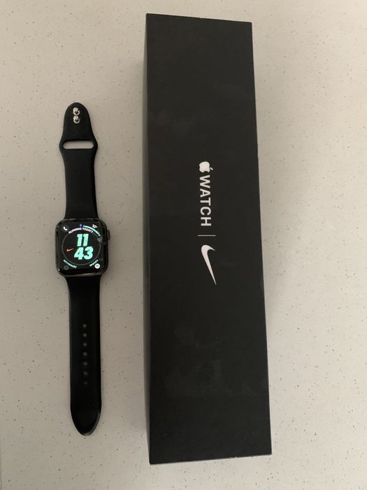 Apple Watch 5 44mm Nike + 3 paski