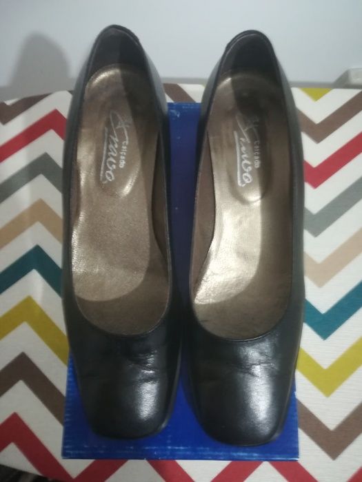 Sapatos Pretos tamanho 39
