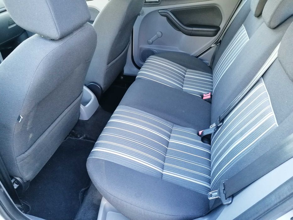 Ford Focus 2010r      1.6 Benzyna 100 KM