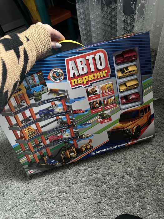 Дитячі іграшки, авто паркінг.