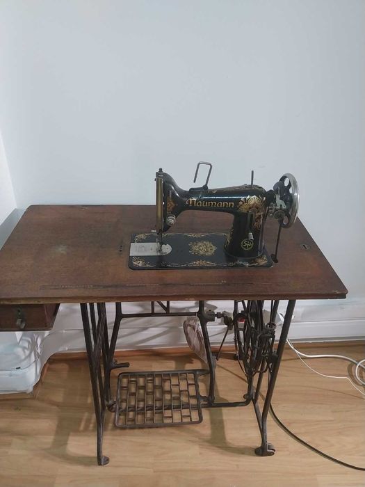 Máquina de costura antiga Naumann