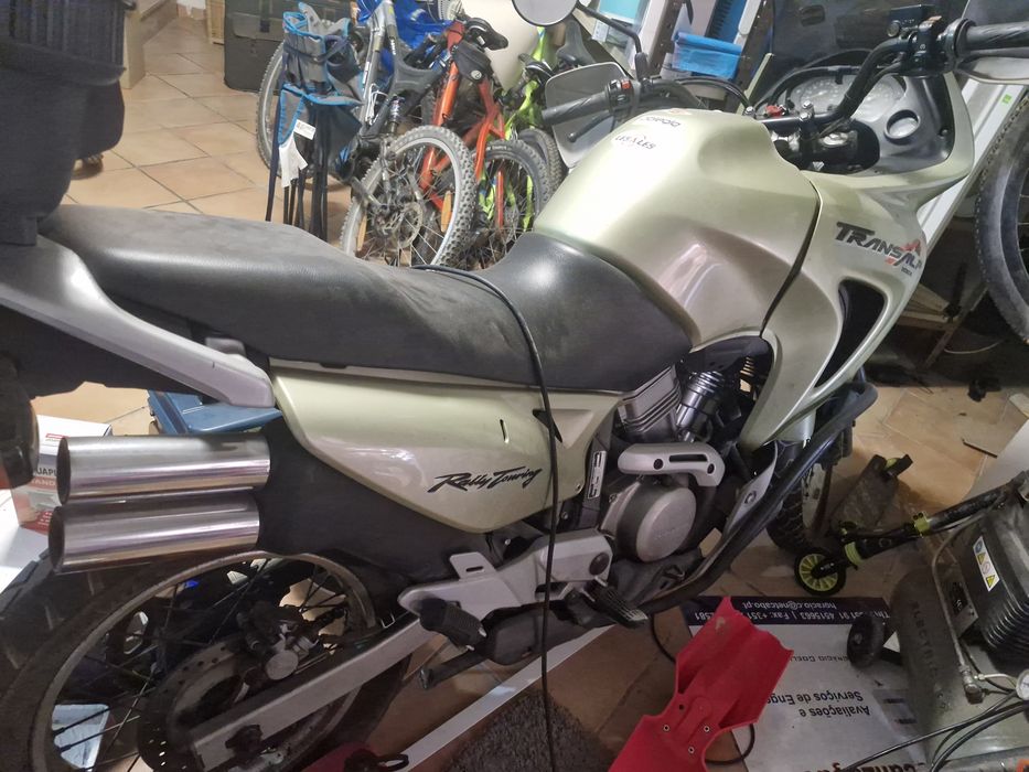 Mota Honda Transalp 650, com apenas 45.000km