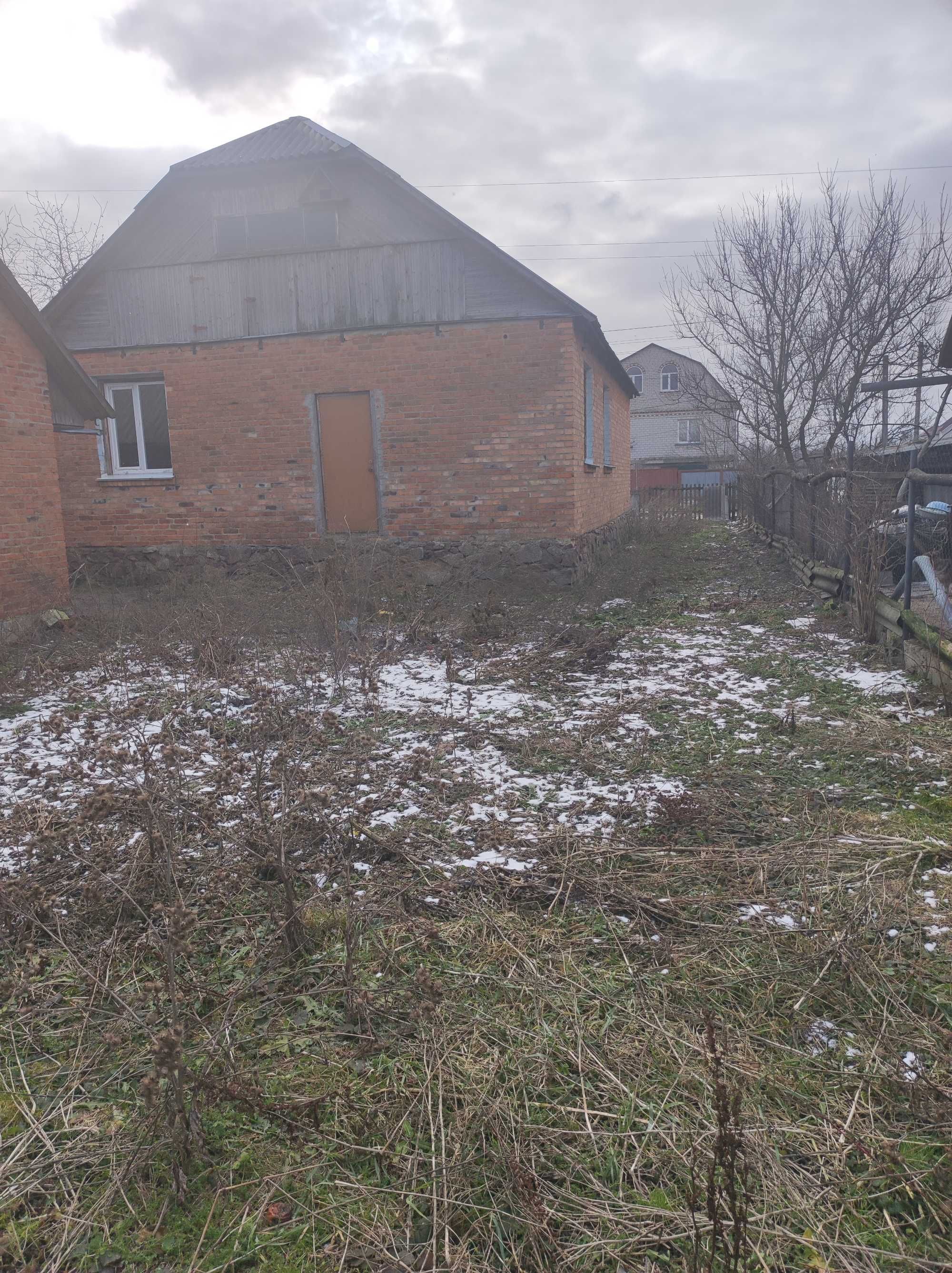 Продам 1/2 будинку Черняхів