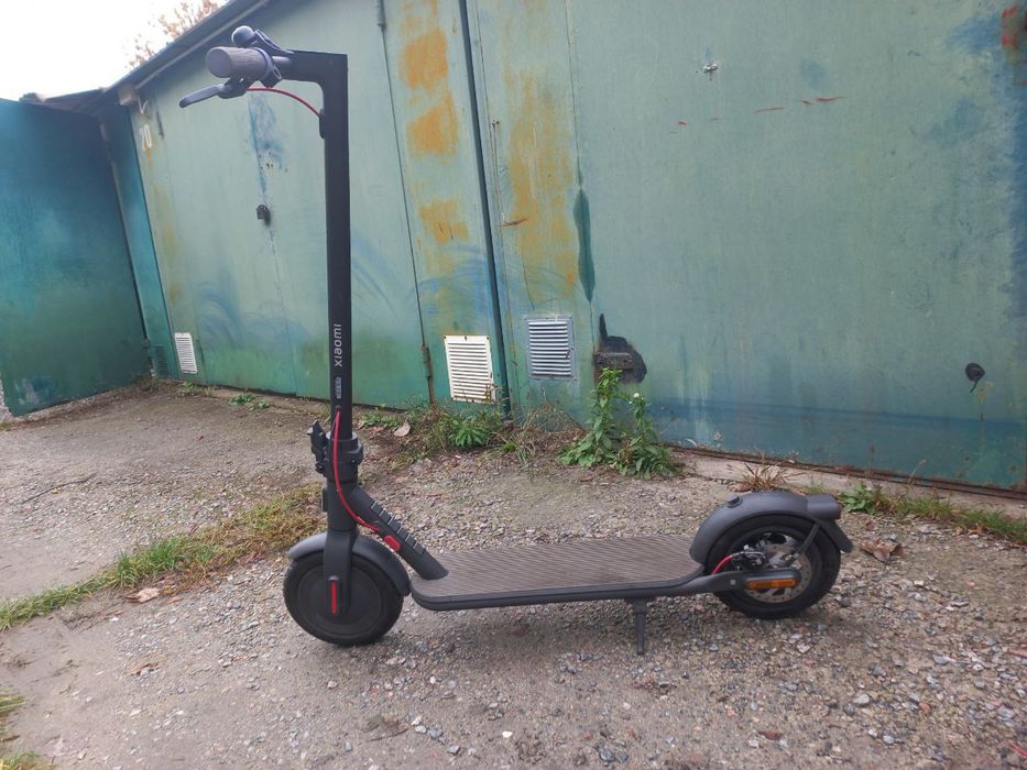 Продам Електросамокат  Xiaomi 4