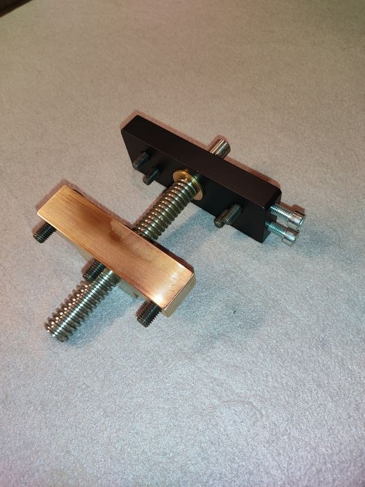 Śruba trapezowa 20x4 SKF z nakrętką blokiem markowa ścisk