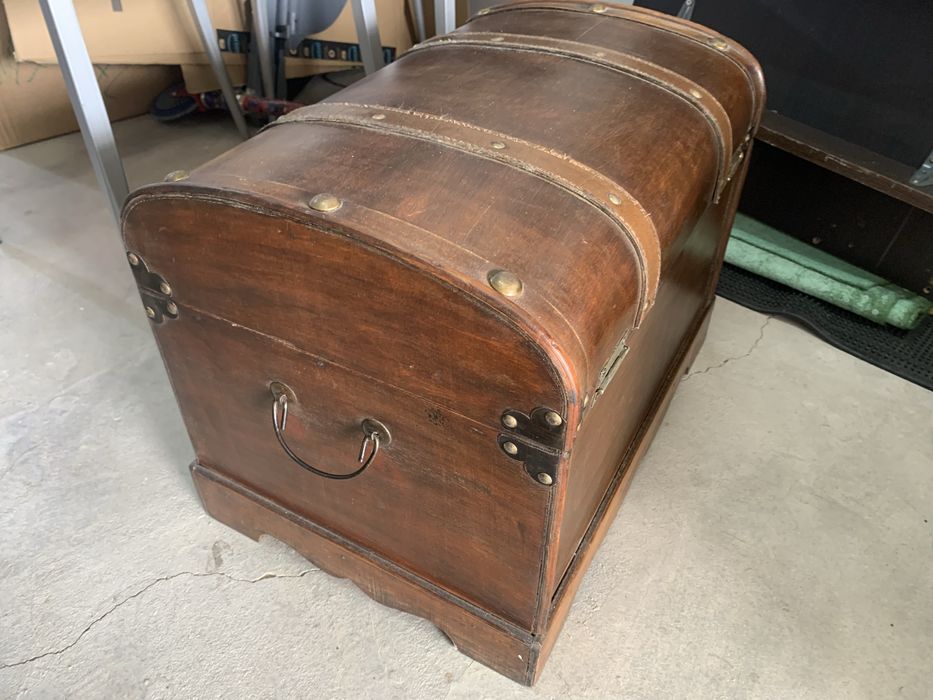 Baú medio como Novo