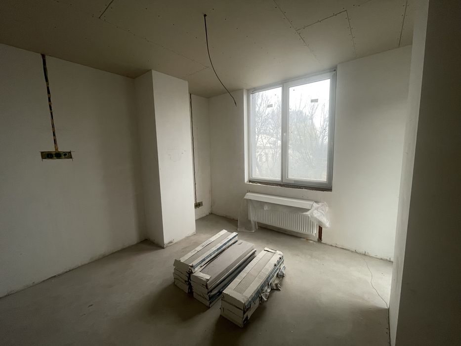 Центр. 2-х кімнатна квартира з частковим ремонтом та закупленими матер