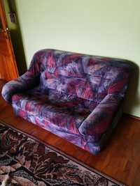 Sofa dwuosobowa.