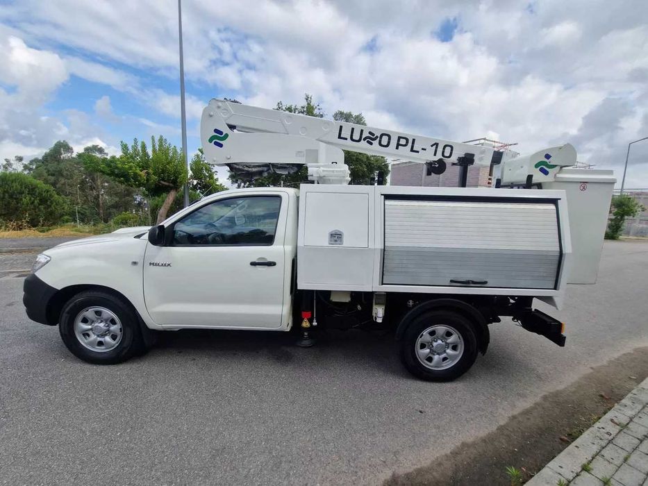 Toyota Hilux 2.5 D4-D 4x4 *Grua*