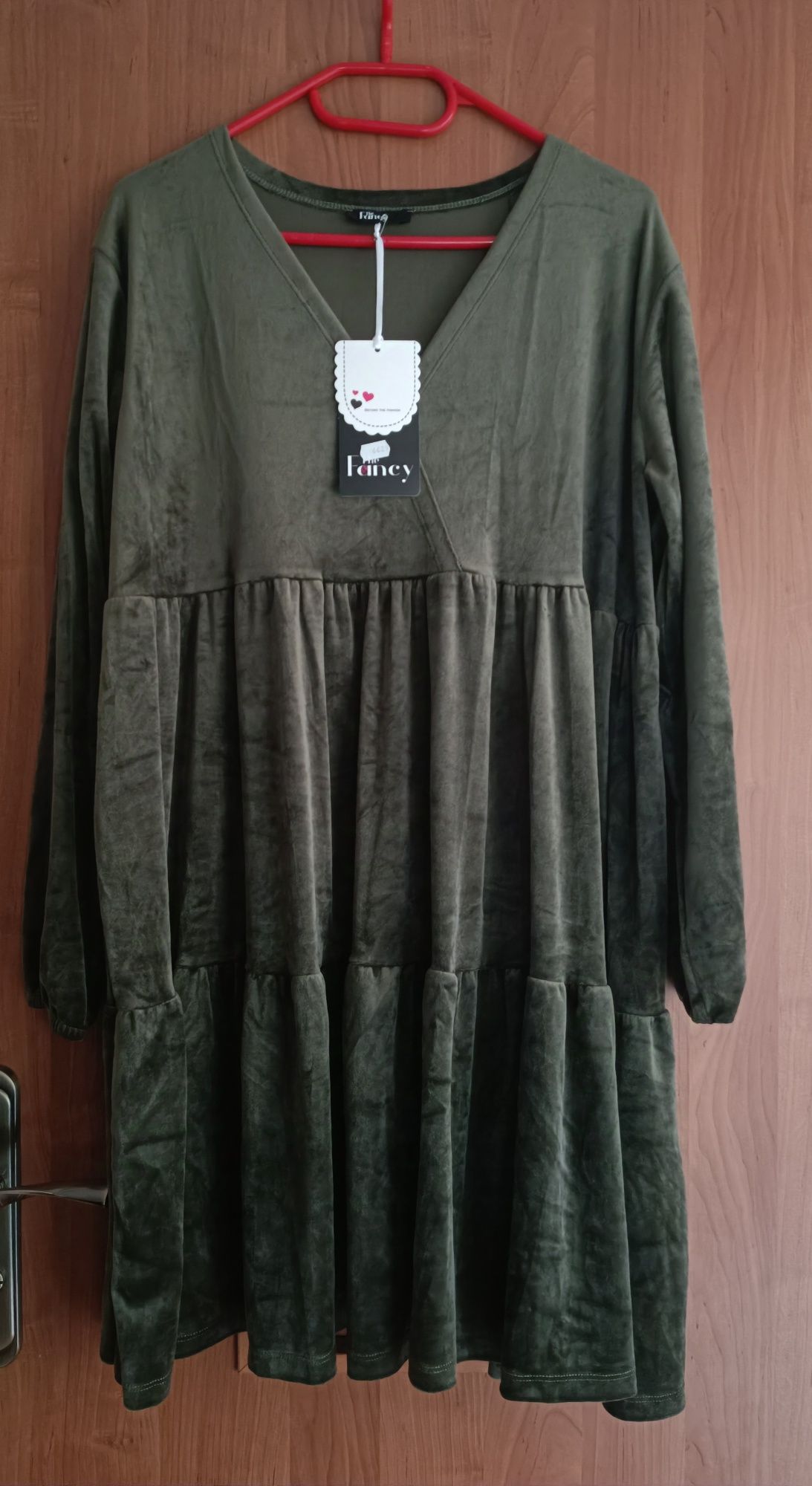Nowa sukienka welurowa  the fancy kolor oliwka/khaki rozmiar l/xl