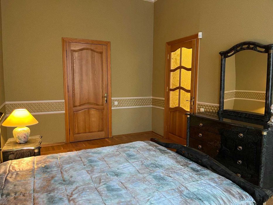 Здається 3-к.кв в центрі столиці - на вул.Омеляновича-Павленка,14/12