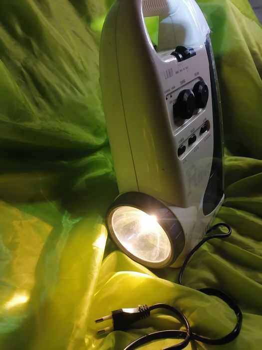 Радиоприемник/фонарик