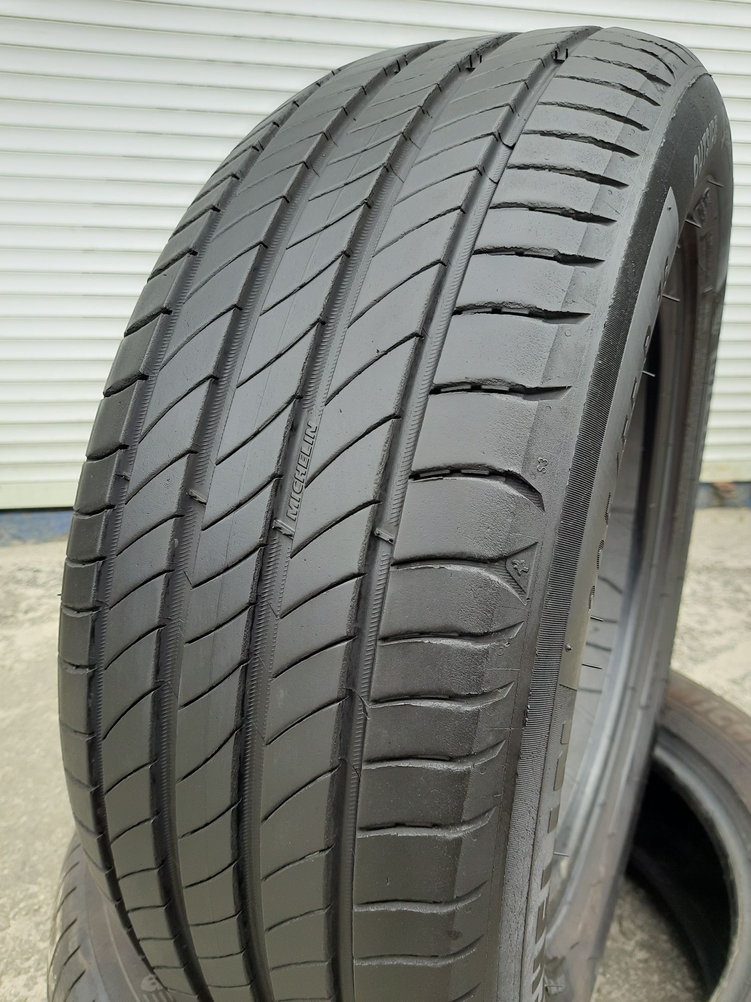 Продам пару шин Michelin 205/55/16