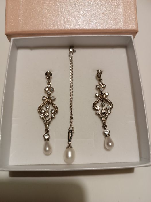 Zestaw biżuterii ślubnej