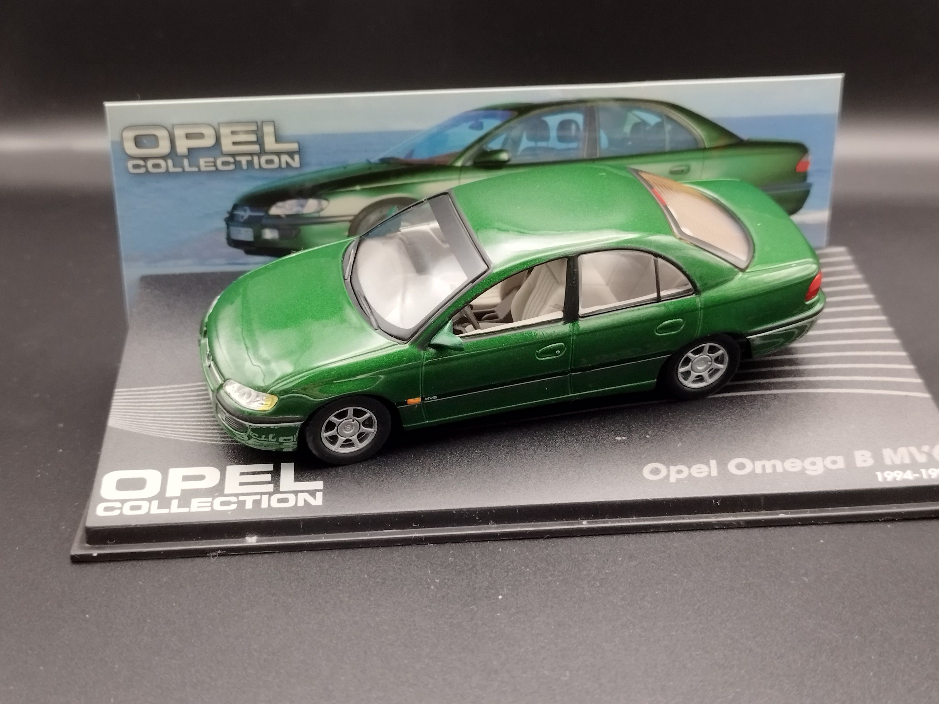 1:43 Opel Collection Omega B MV6 model używany