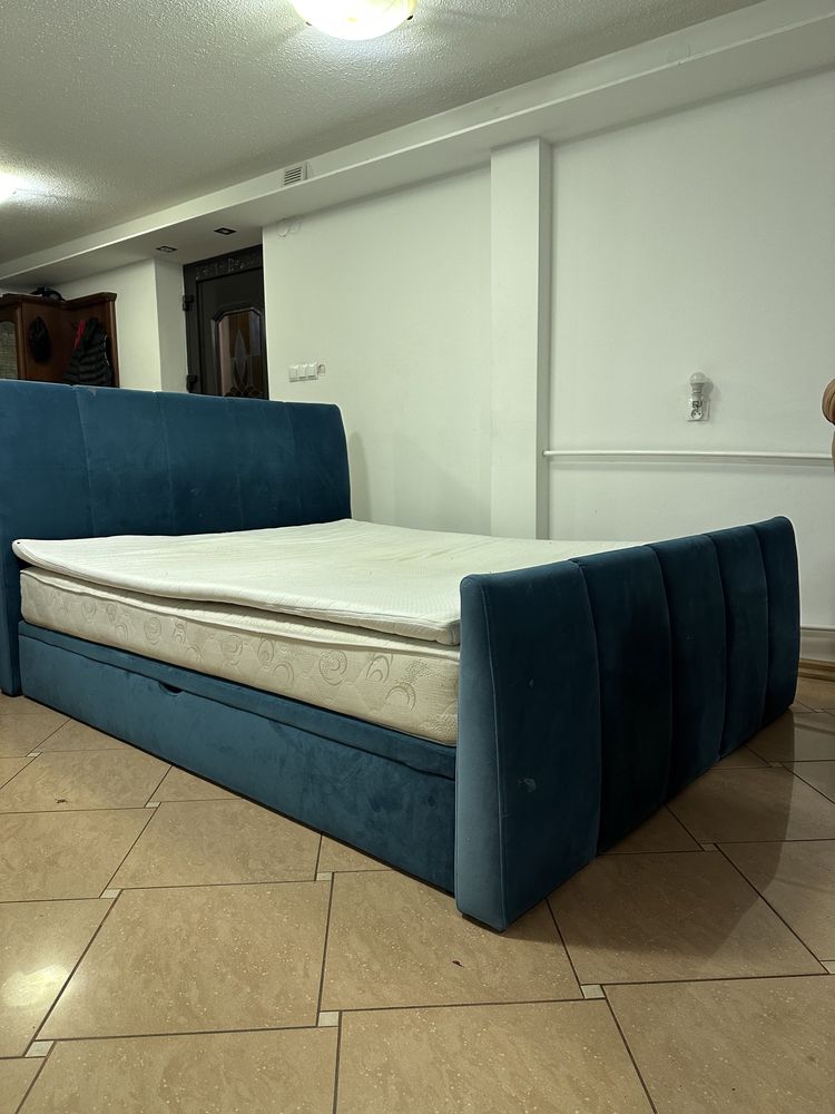 Łóżko 160x200m z materacami tapicerowane