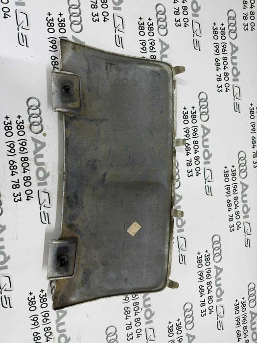 Заглушка фаркопа губи заднього бампера Audi Ауди Кью 5 Q5 8R 2008-2019