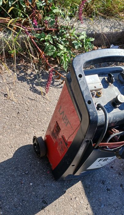 Carregador profissional baterias 12V / 24V