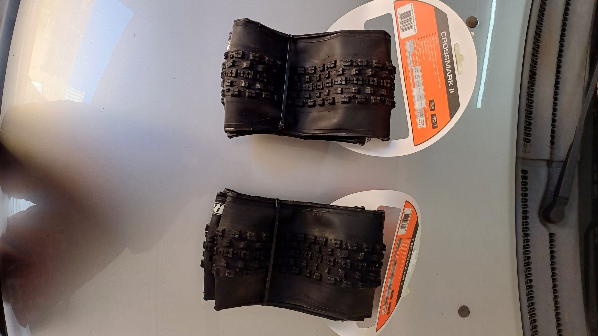 Vendo pneus Maxxis