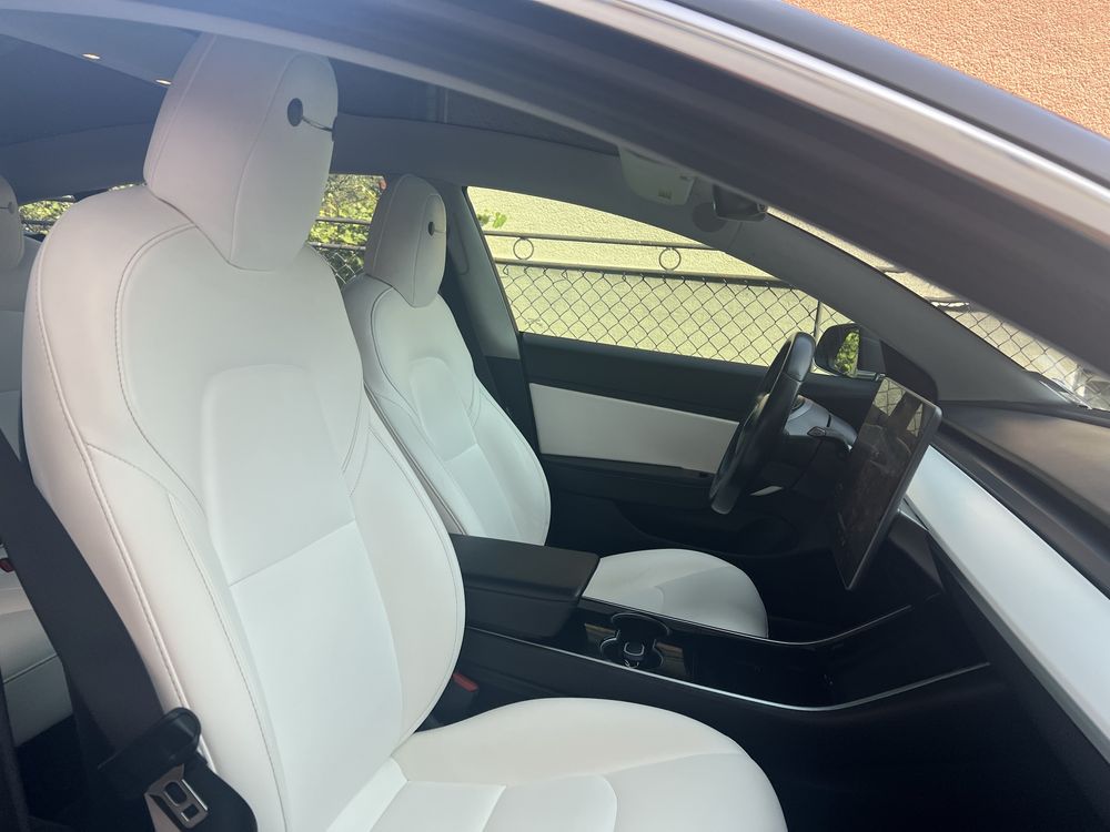 Telsa model 3 mid range CCS2