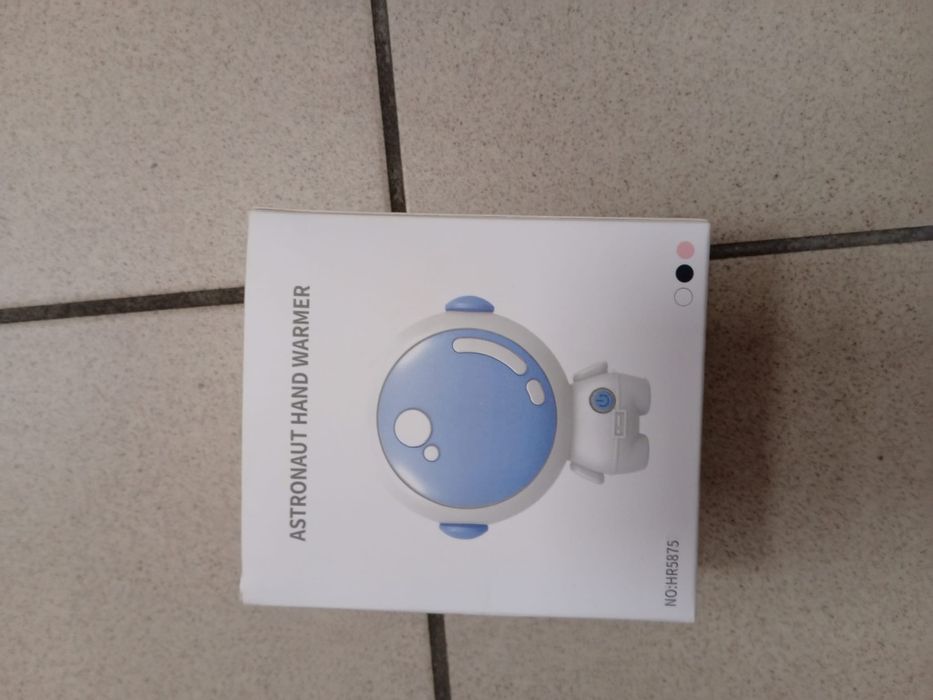 Podgrzewacz do rąk Astronaut – uroczy, przenośny ogrzewacz