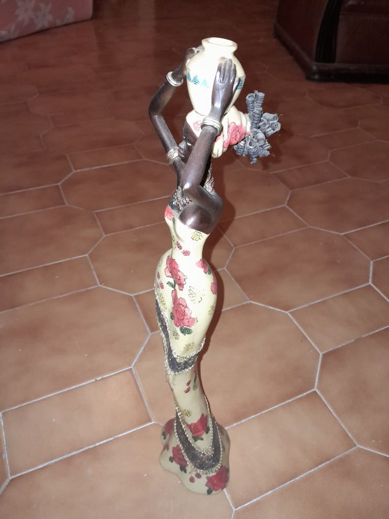 Estatueta antiga de mulher africana