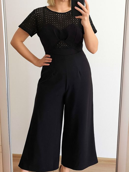 Czarny elegancki kombinezon z szerokimi nogawkami