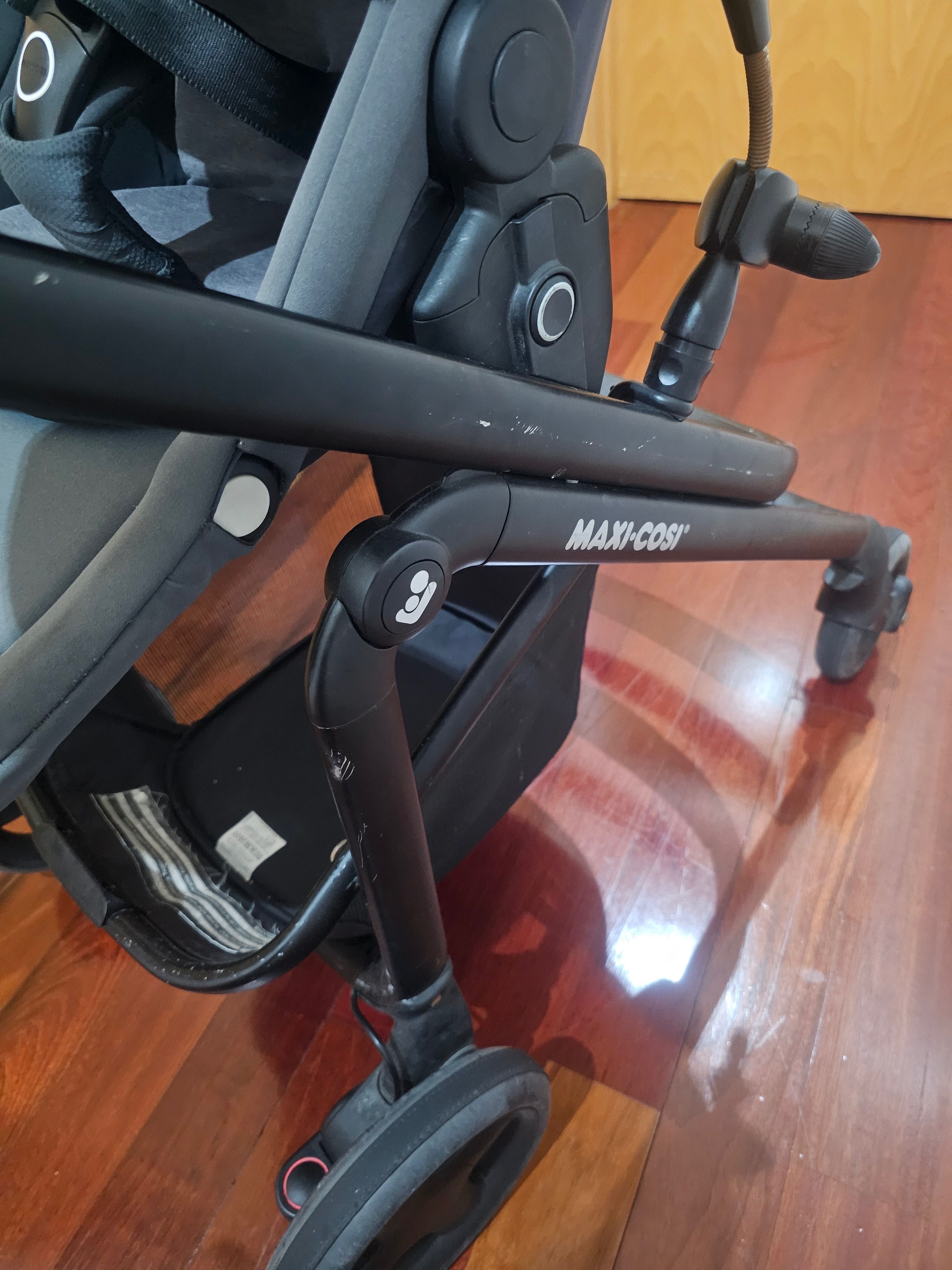 Carrinho da marca Maxi Cosi