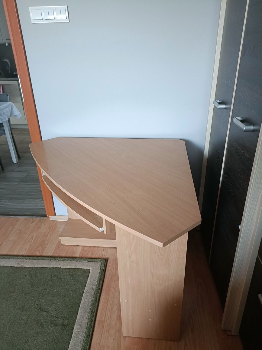 Biurko narożne pod komputer