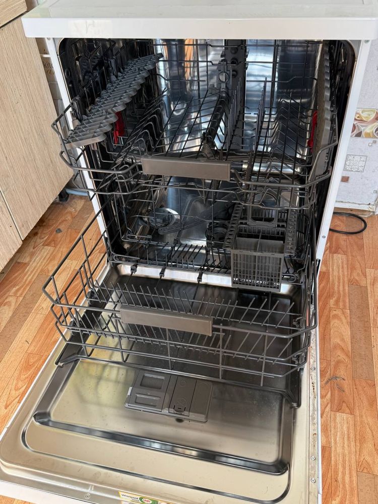 Посудомийна машинка Whirlpool