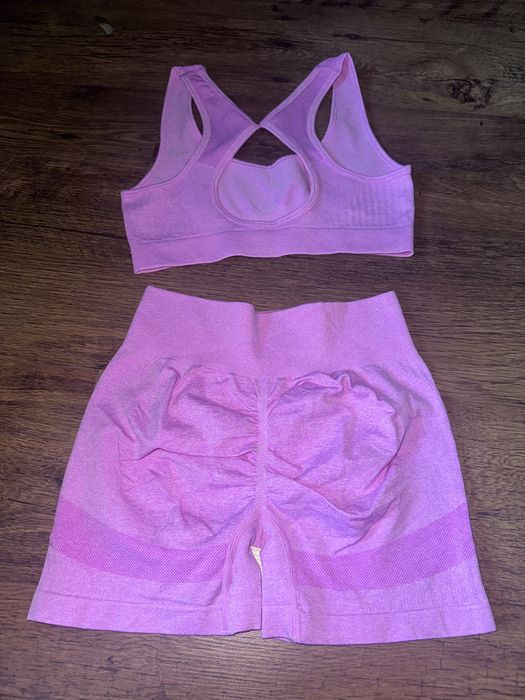 Komplet sportowy Cropp top i leginsy