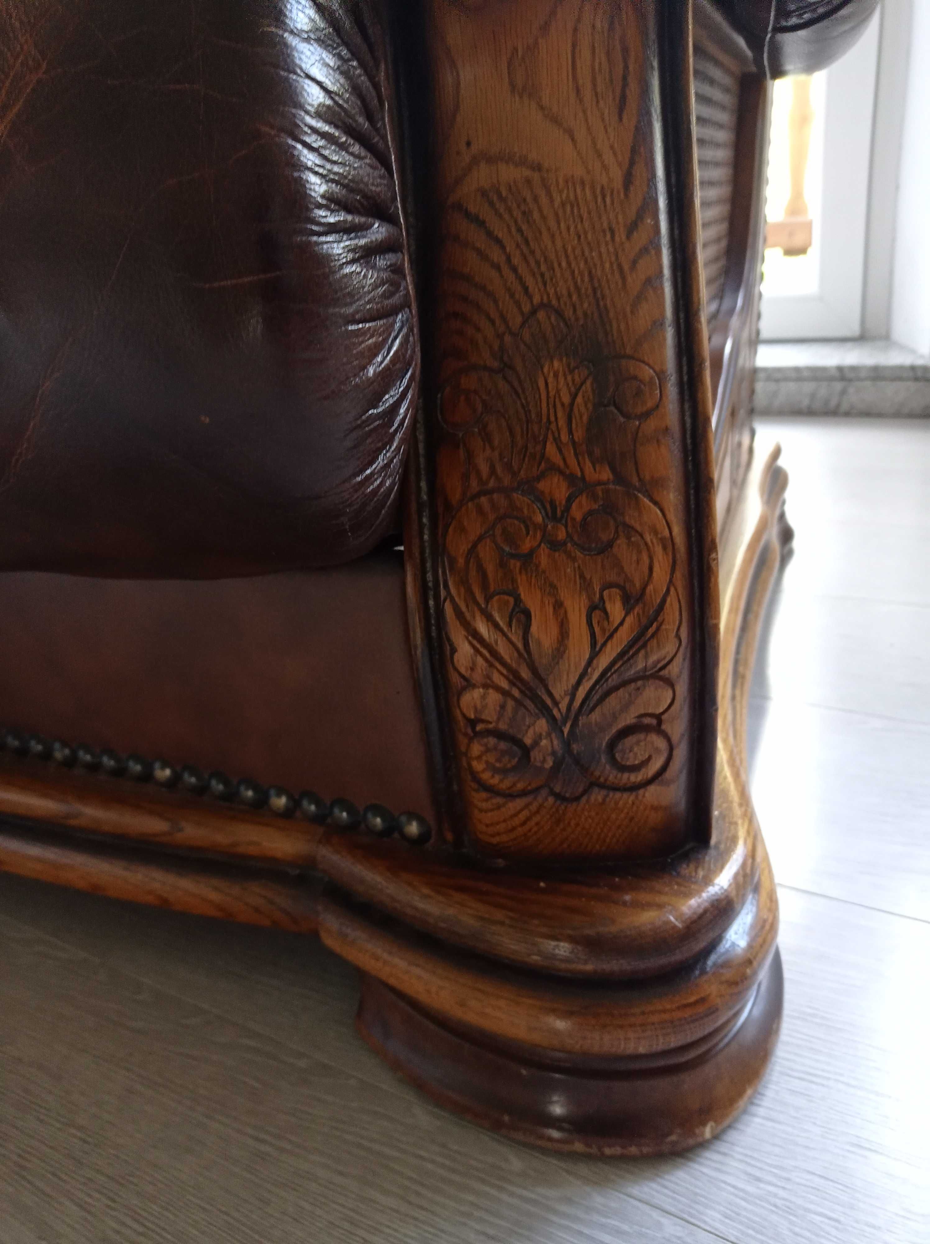 Fotel drewniany ze skórzaną tapicerka