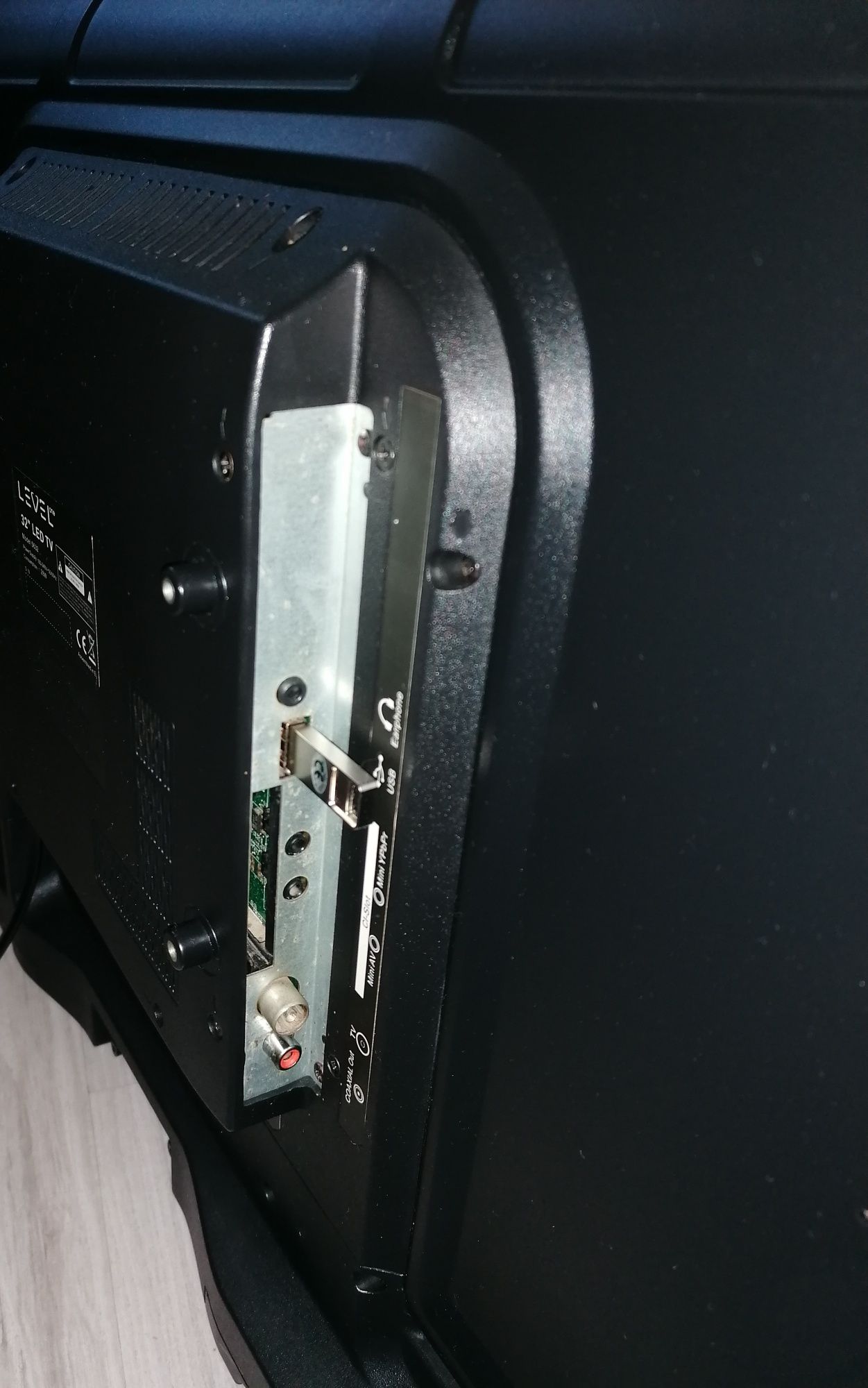 Telewizor LED 32" Level One 5632 vga, HDMI