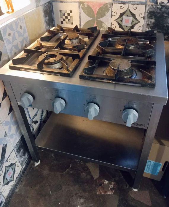 Kuchnia gazowa 4-palnikowa STALGAST 90x90