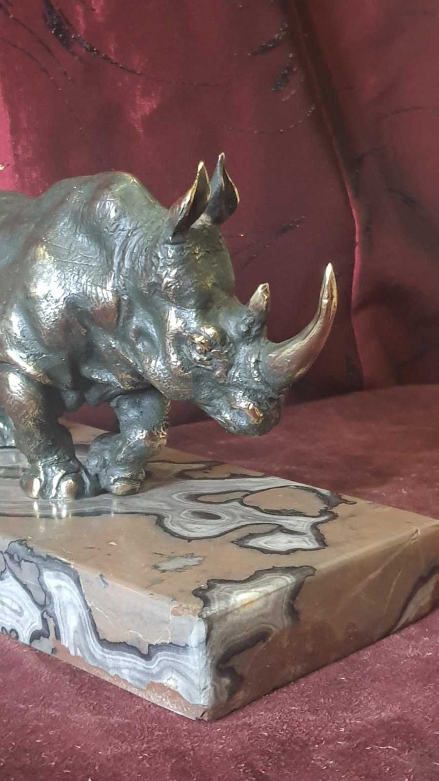 Носорог(бронза).