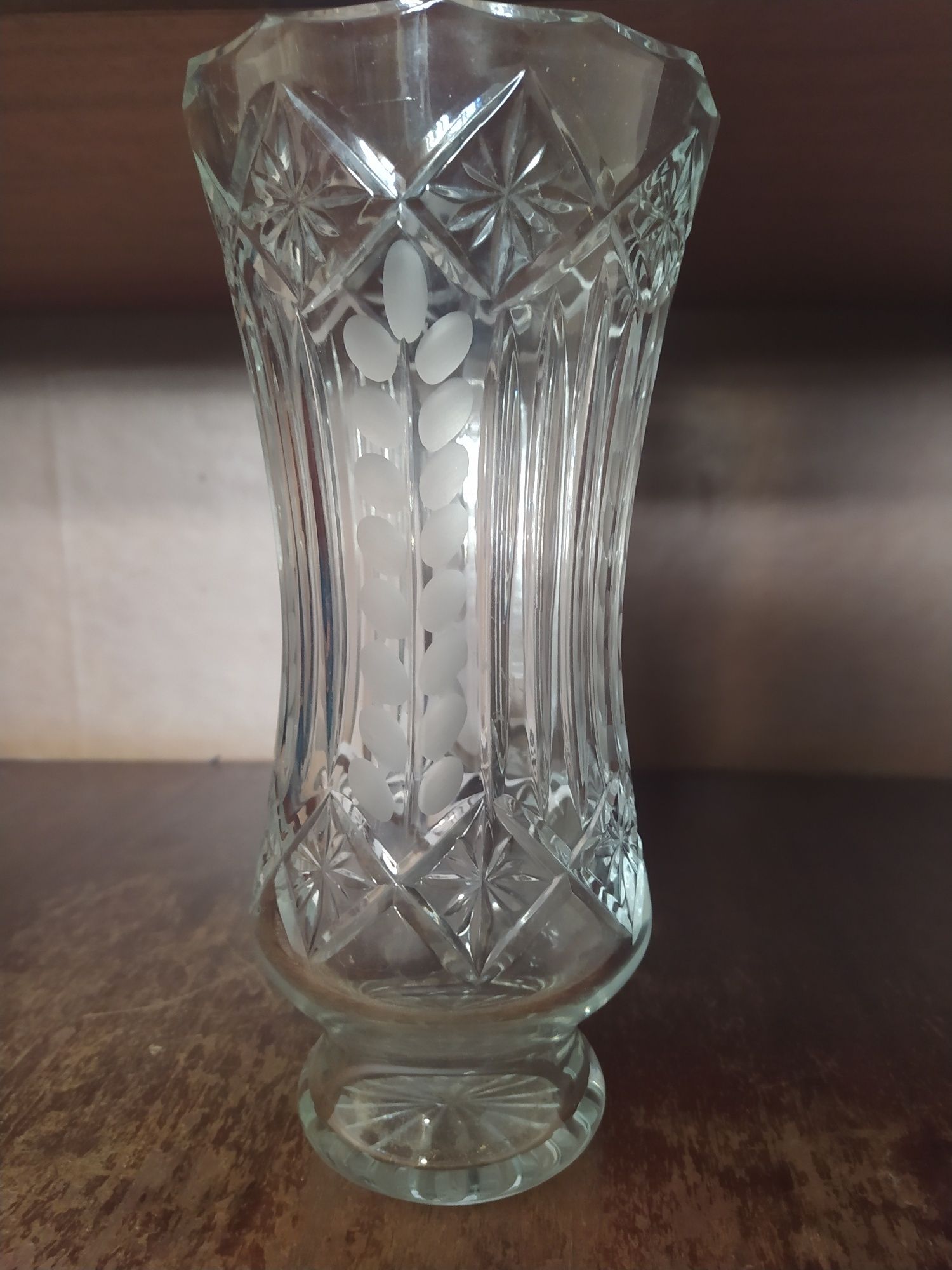 Хрустальные и стеклянная вазы