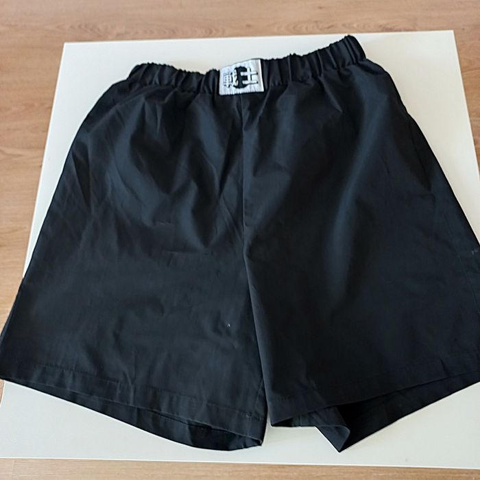 Krótkie spodenki czarne Cropp r. 36  stan: bdb