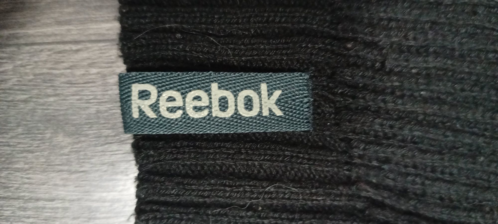 Reebok czarna czapka damska męska uniseks jesienna zimowa wiosenne