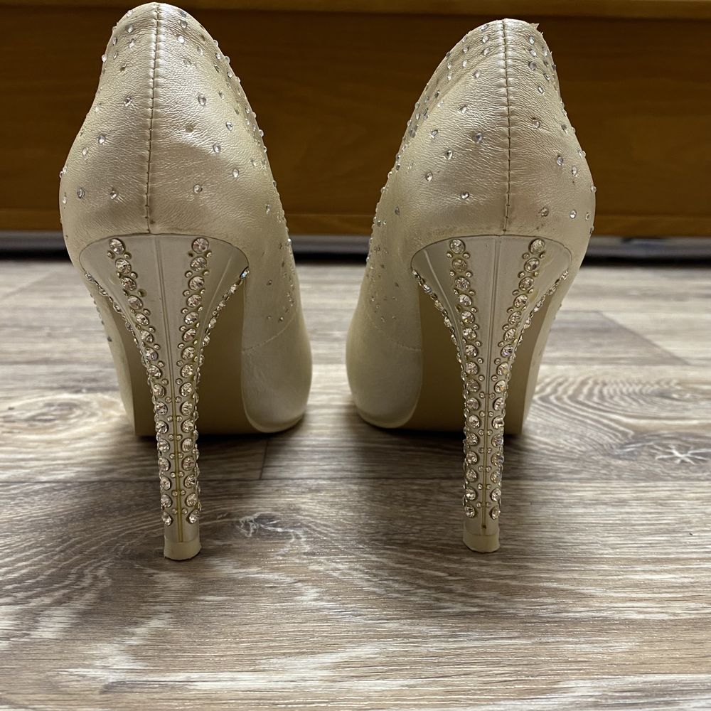 Свадебные туфли 36 р (22 см стелька, 10 см каблук)