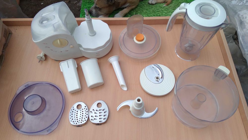 Насадки та інше два кухонні комбайни Philips HR7758 та HR7735